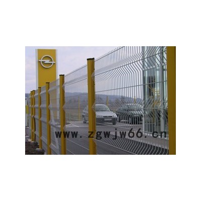 厂家专业生产小区护栏网、隔离栅、体育场围网  安平县德明金属网业