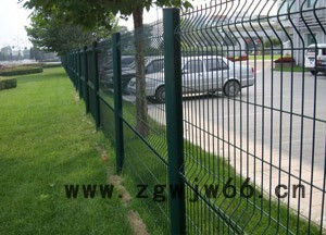 厂家专业生产小区护栏网、隔离栅、体育场围网  安平县德明金属网业图3