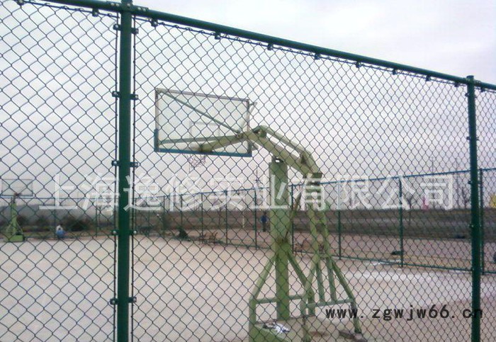 球场护栏网定做篮球场组装式围栏学校操场围栏金属网浸塑铁丝护围图2