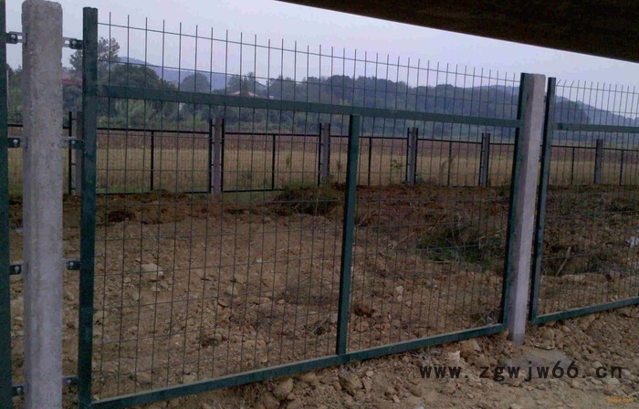 莱邦2*3米防护栅栏加密金属网片-高速公路护栏网-莱邦图3