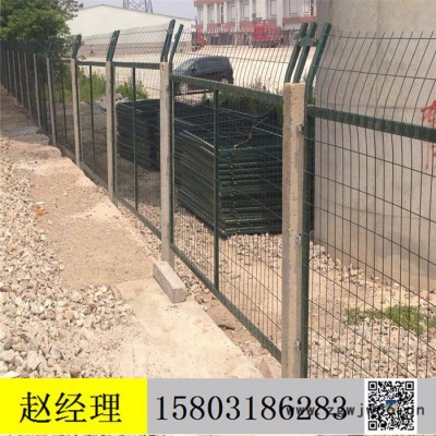 君龙公司供应铁路线路防护栅栏通线20128001高铁金属网片防护栅栏铁路护栏网30*50防护栅栏