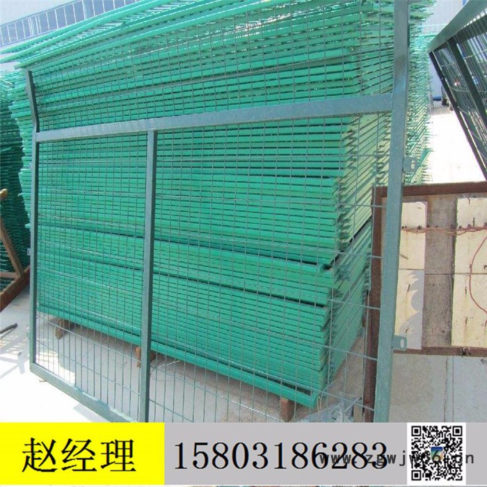 君龙公司供应铁路线路防护栅栏通线20128001高铁金属网片防护栅栏铁路护栏网30*50防护栅栏图2