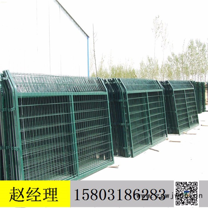 君龙公司供应铁路线路防护栅栏通线20128001高铁金属网片防护栅栏铁路护栏网30*50防护栅栏图5