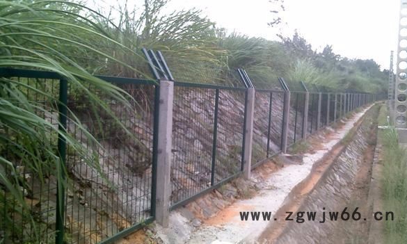 绿色Q235防护栅栏加密金属网片-高速公路护栏网-莱邦图4