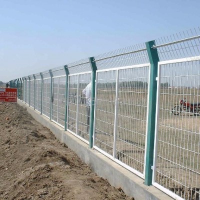 三道折弯护栏网  工艺护栏网  蓝色护栏网  绿色防护网  菱形钢板网 金属网  刀片刺网