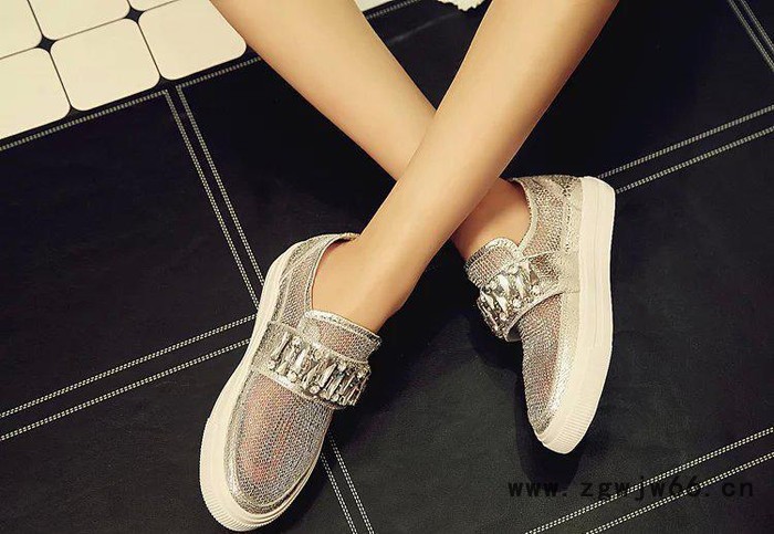 2015新款夏季**女单鞋圆头镂空面金属网纱透气水钻潮凉鞋女图3