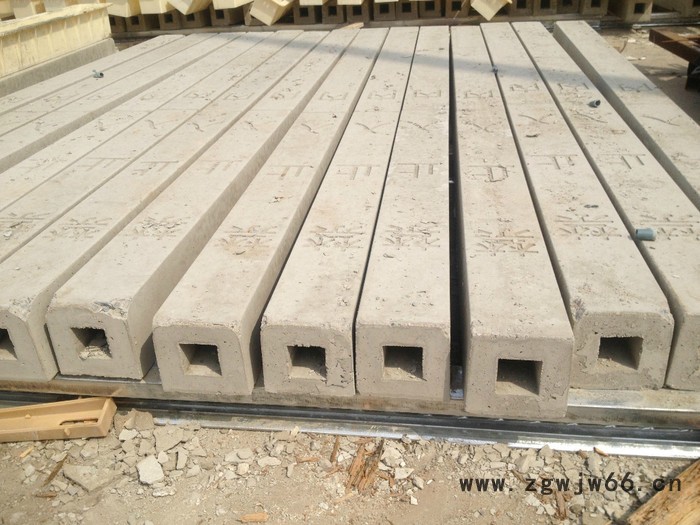 厂家专业生产水泥立柱、护栏立柱   安平县德明金属网业有限公公司图2