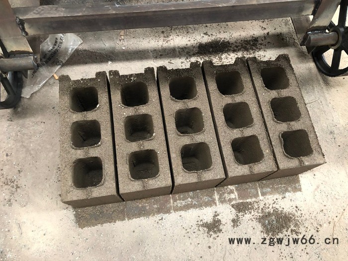 加工空心砖 砌块模具 空心砖设备 砌块设备 来电咨询图2