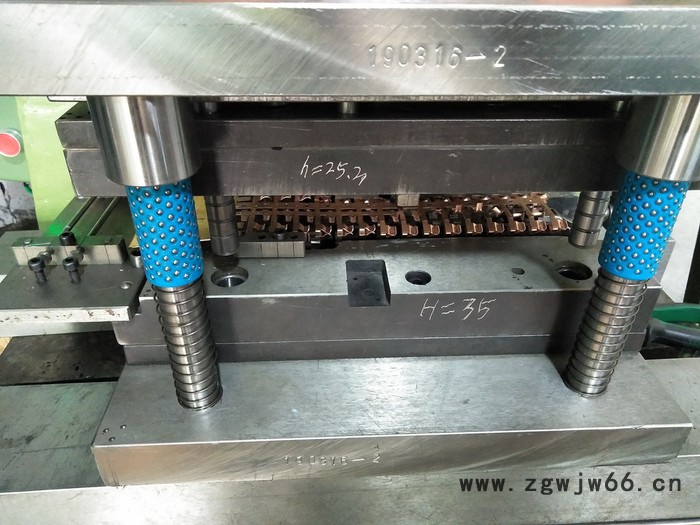 【文祥】 五金连续模具  开关插座铜件厂家欢迎来图来样定制及冲压件加工