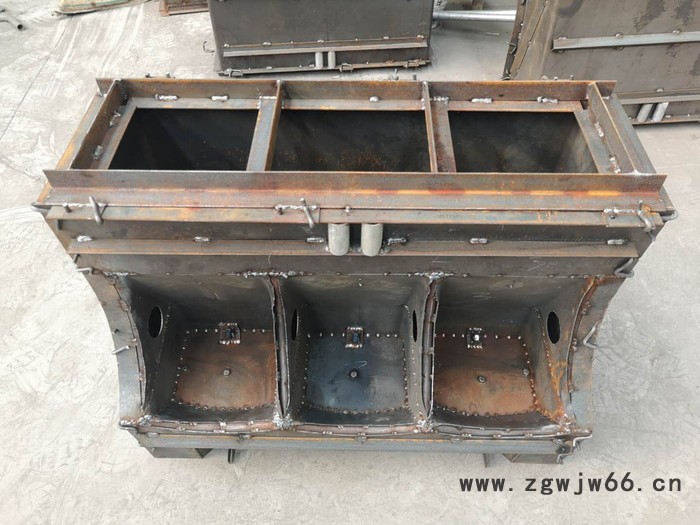 力宇 猪槽模具 三孔猪槽模具 猪食槽模具 水泥猪食槽模具 厂家加工定制批发销售图4