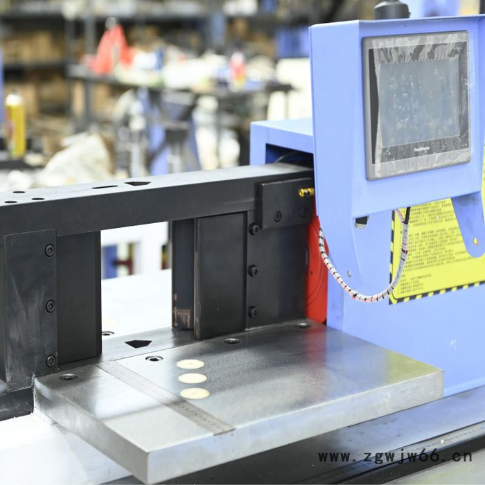 德商多工能铜排加工机 转塔母线机 三个月模具免费换图2