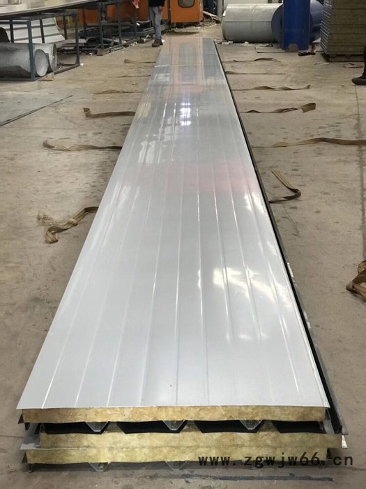 云南昆明防火保温材料岩棉夹心彩钢瓦 镀铝金属塑钢波浪瓦 隔热防腐蚀厂房图2