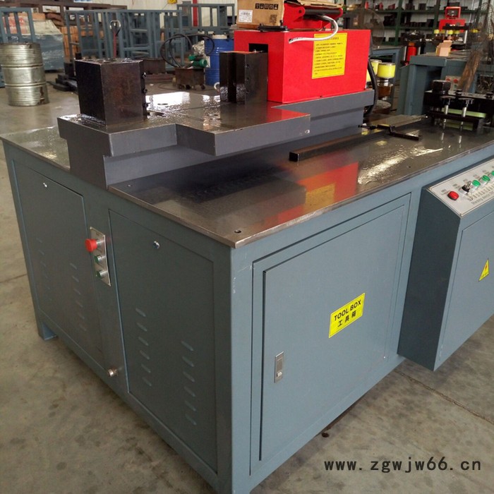 德商数控 ds303-4 四孔铜排折弯机  母线机模具用途 多功能台式母线加工机图3