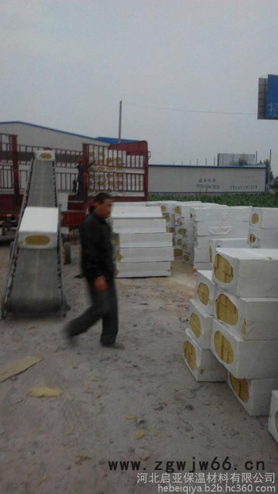 A级外墙保温材料--启亚牌憎水98%玄武岩竖丝岩棉带，热缩包装损耗小，无污染，施工方便，质量好价格低，规格全，可定制图3