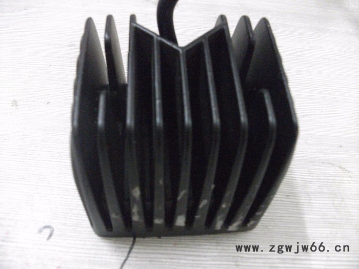 供应全部锌合金压铸、压铸件加工、压铸模具 锌合金压铸模具加工、汽车灯散热器压铸