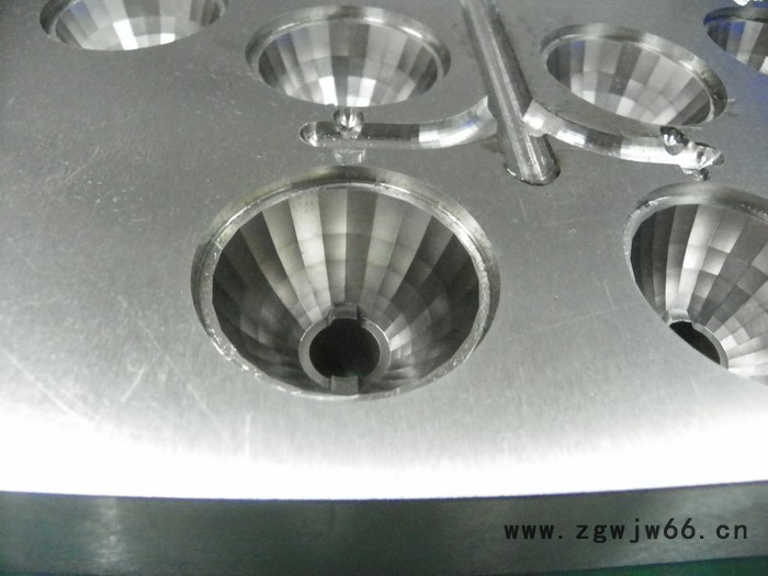 精密模具制造（镜面电火花加工模具制造图2