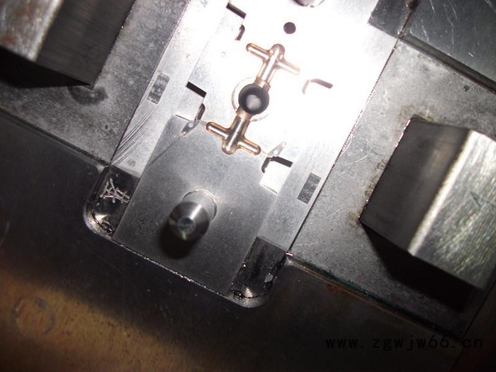 供应宏泰恒达齐全五金模具加工 塑料用品 注塑加工厂 18610655773