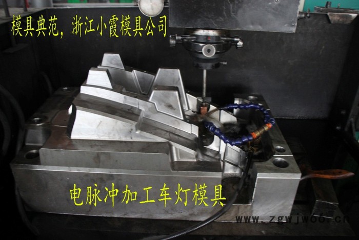 台州模具 黄岩加工奔驰G级车汽配面罩注塑模具 汽配大灯注塑模具 汽车塑料模具 汽车塑胶模具 汽车注塑模具制造商地址图4