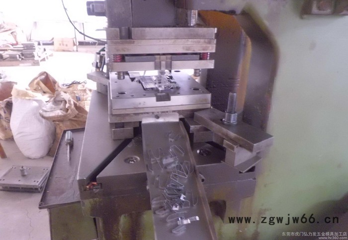 五金连续冲压模具来图来样设计定制开模加工级冲压弹片图2