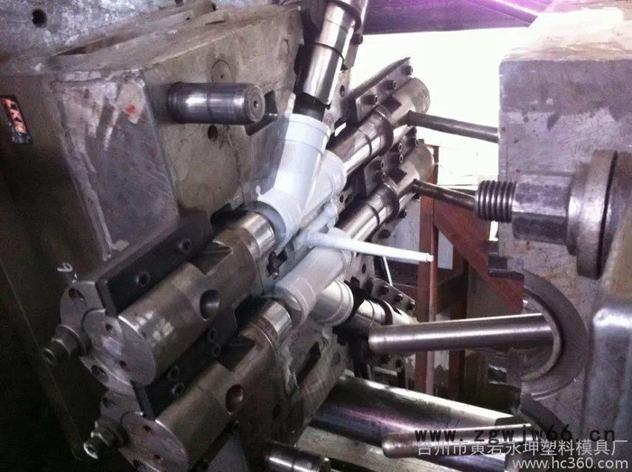 供应斜三通管件模具注塑加工图3