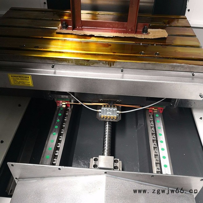 台数装备VMC850 立式加工中心  数控铣床 cnc加工中心  模具电脑锣床图4