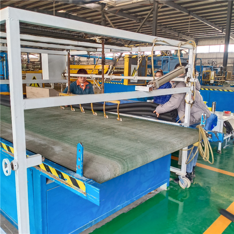 b1橡塑保温材料 防冷凝水空调保温隔热材料 防火阻燃海绵橡塑板