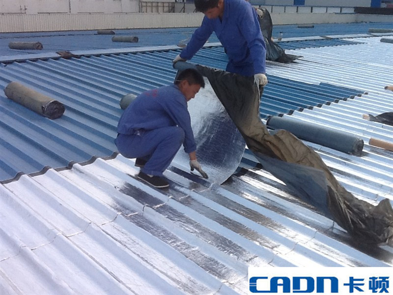 彩钢瓦屋顶铝膜自粘施工