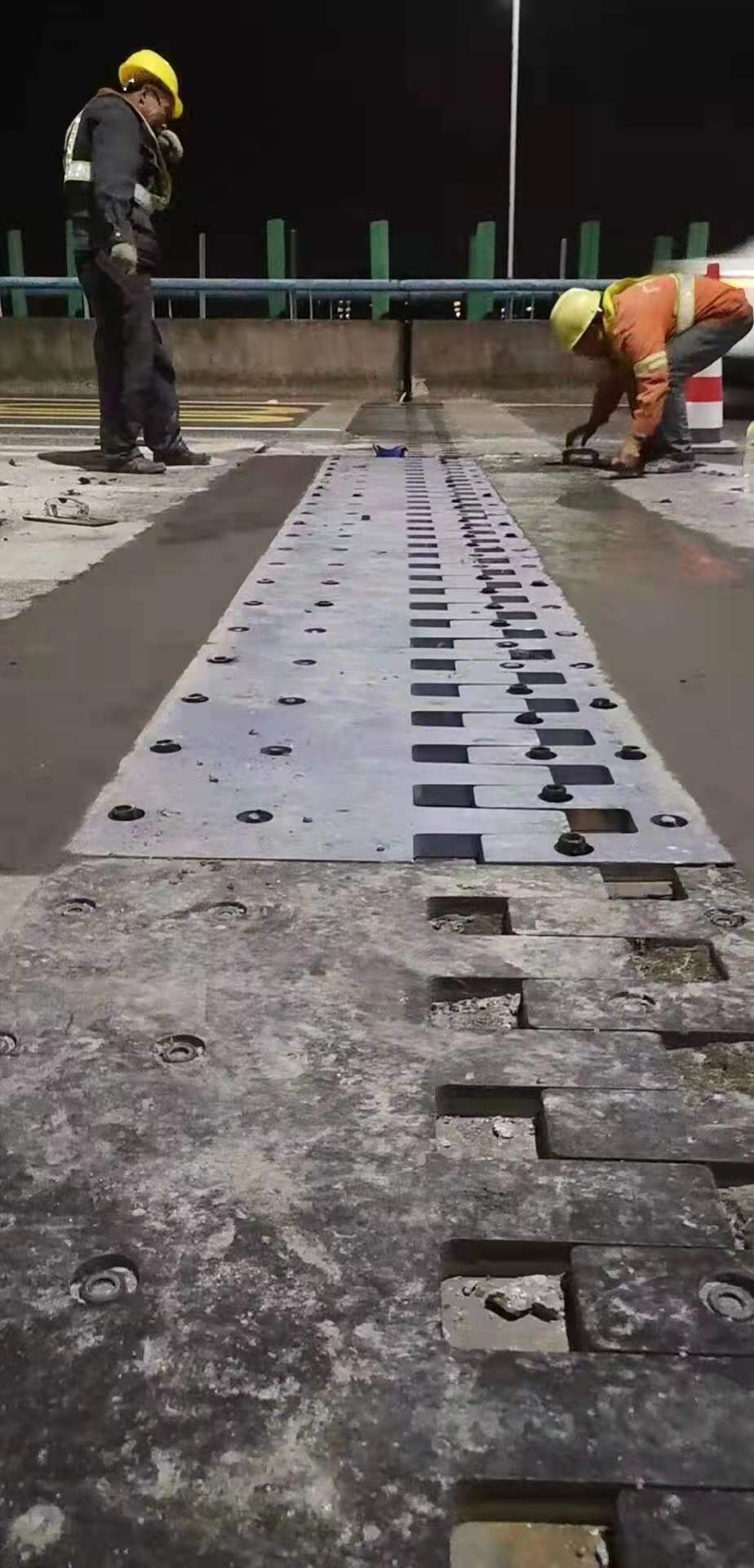 北塔钢结构桁架制作弹簧限位滑动支座价格实惠