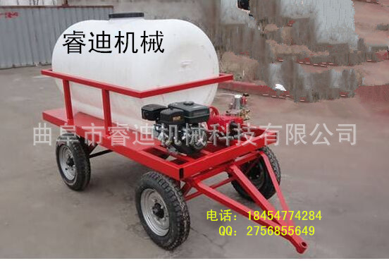 拖拉机带的打药机