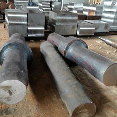 锻造模具破碎器轴锻打过程建龙