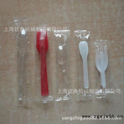 枕式蚊香/电焊护目镜片包装机，南瓜饼肉松饼包装机，吸管包装机