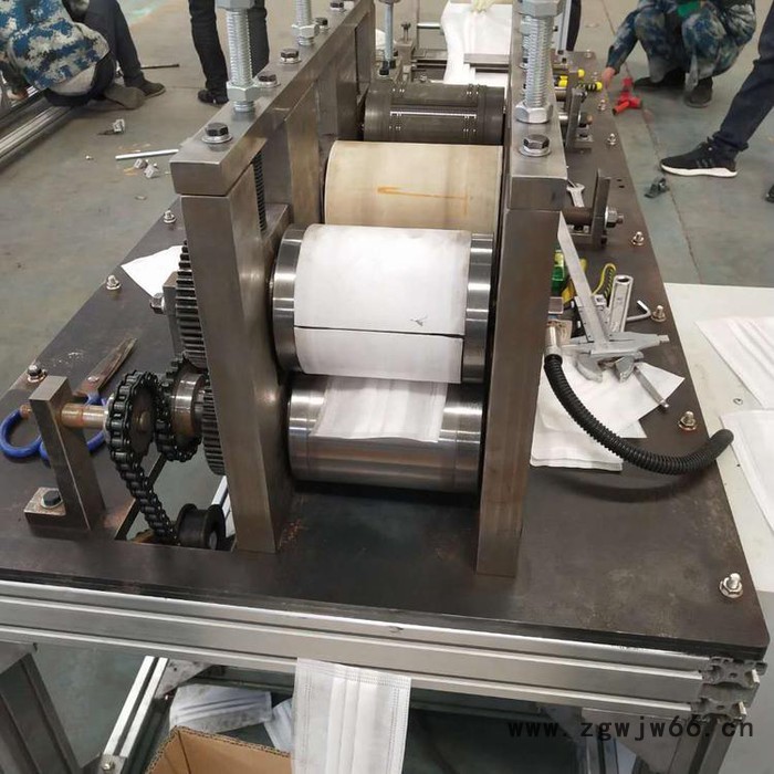 性价比高防雾霾 **滤片 竹炭**机 半自动平面口罩机图3