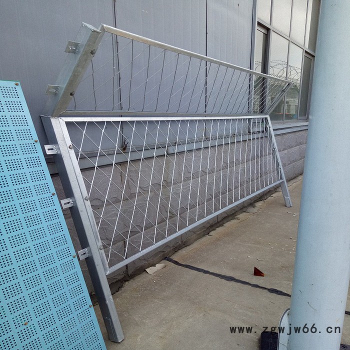 厂家生产销售 低价促销 交通安全带底座护栏 高速公路防眩晕网图2