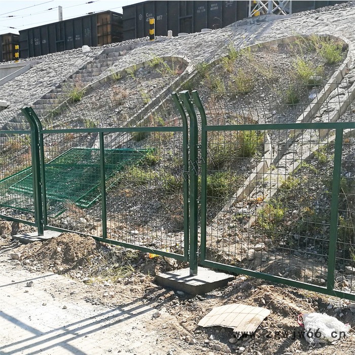 互兴【铁道隔离网】高速铁路沿线行人安全带框护栏网定做图2