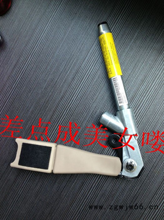 供应汽车配件 别克新君威汽车安全带预警器 安全带插座插口 安全带调整器插座 全新**图3