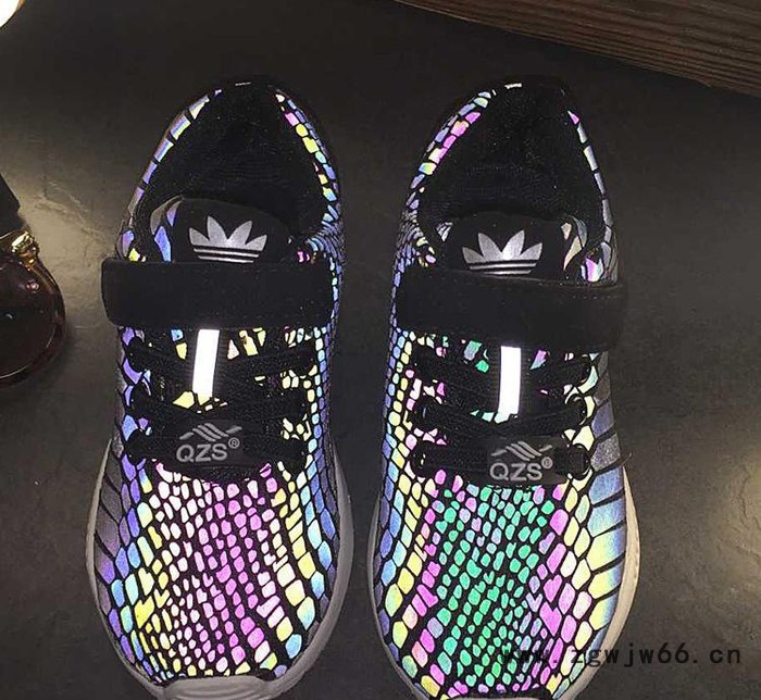 2015春秋季新款儿童运动鞋男女童反光安全鞋时尚休闲鞋镭射发图3