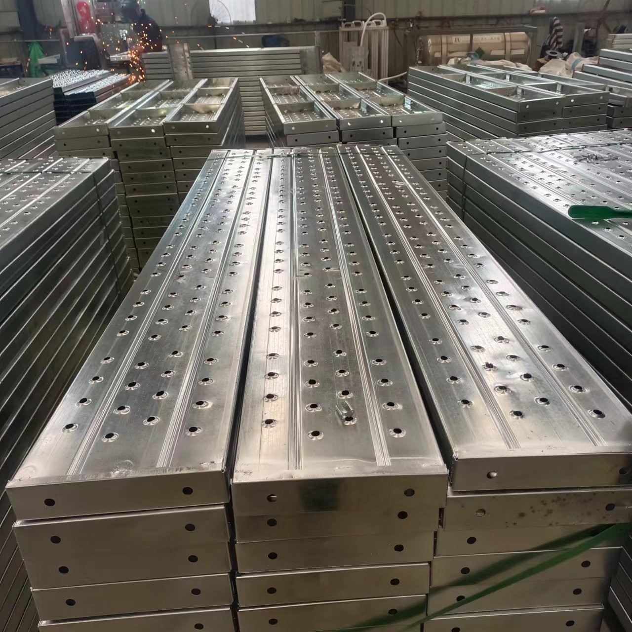 建筑工地挂钩钢跳板盘扣焊接钢跳板冲孔热镀锌钢跳板 钢踏板现货图3